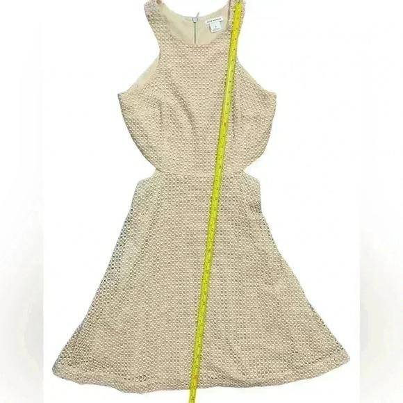 Club Monaco Textured Side Cut Outs Dress Size 4 - Picture 4 of 16